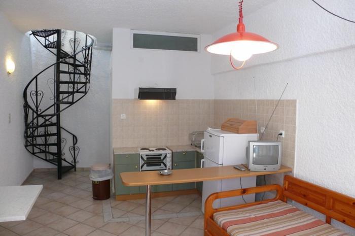 Esperides Maisonettes Agia Marina  Ngoại thất bức ảnh